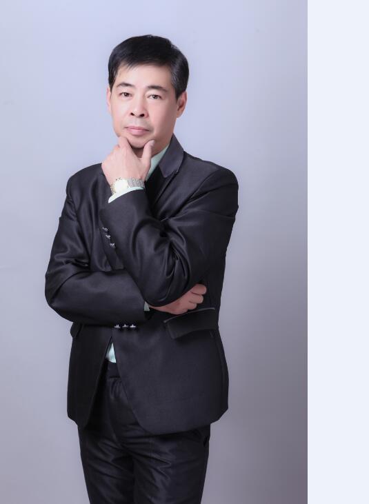 輝燁項(xiàng)目經(jīng)理：邱健民